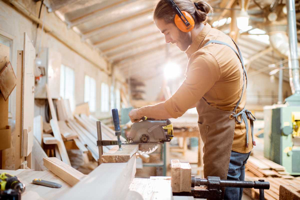 Cordless Saws That Make Woodworking Simple