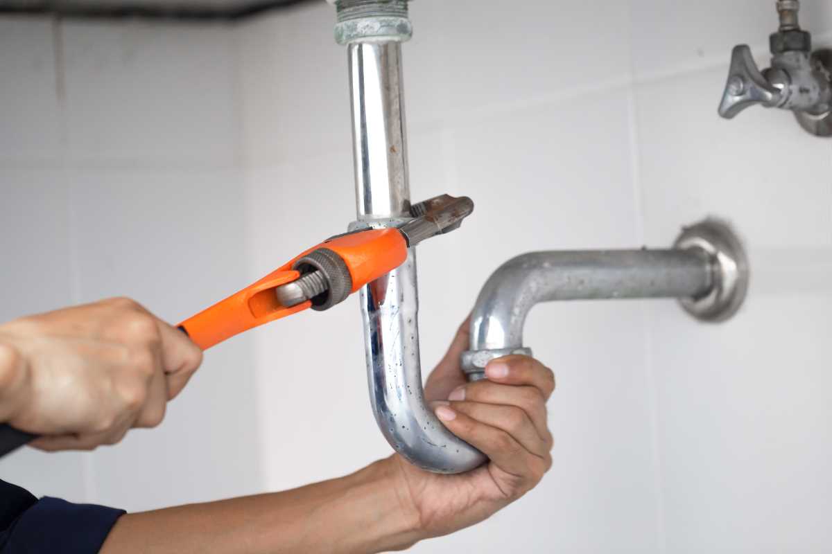 Plumbing Services That Handle Home and Office Repairs